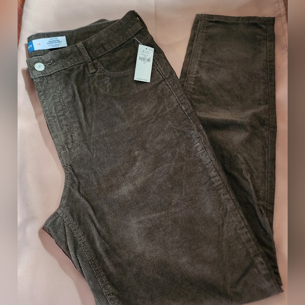 High-Waisted Rockstar Super-Skinny Corduroy Pants in Hunter Green
